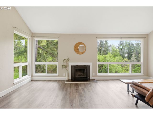 417 STONEWOOD Dr, Eugene, OR 97405