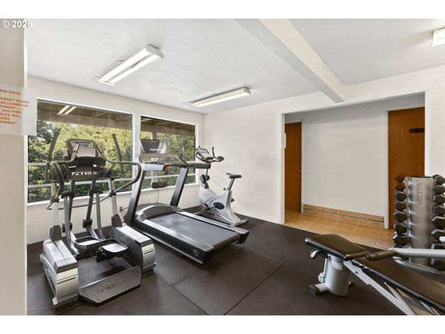 417 STONEWOOD Dr, Eugene, OR 97405