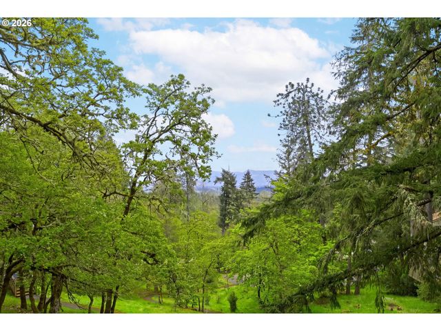 417 STONEWOOD Dr, Eugene, OR 97405