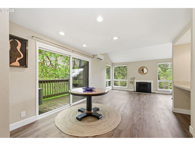 417 STONEWOOD Dr, Eugene, OR 97405