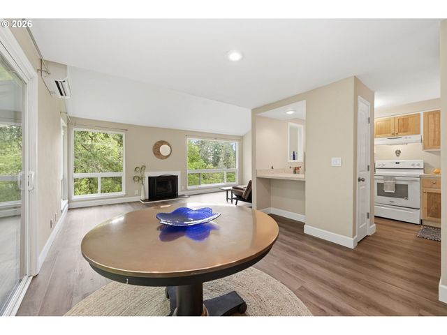 417 STONEWOOD Dr, Eugene, OR 97405