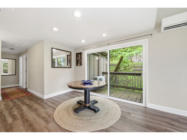 417 STONEWOOD Dr, Eugene, OR 97405