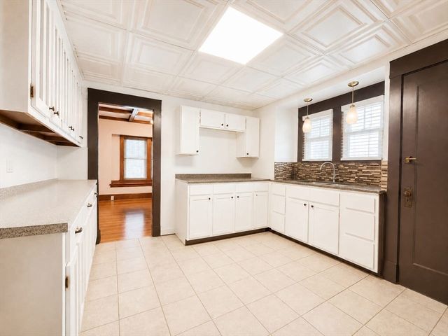147 Belvidere St, Springfield, MA 01108