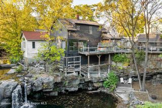 8 Tannery Brook Road, Woodstock, NY 12498