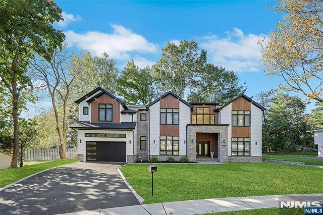 260 Virginia Court, Paramus, NJ 07652