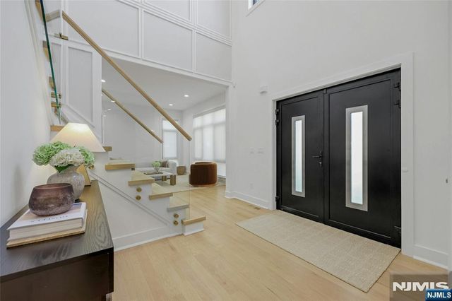 260 Virginia Court, Paramus, NJ 07652