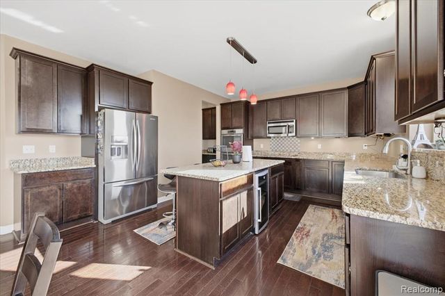 4930 E Stonegate Circle, Lake Orion, MI 48359