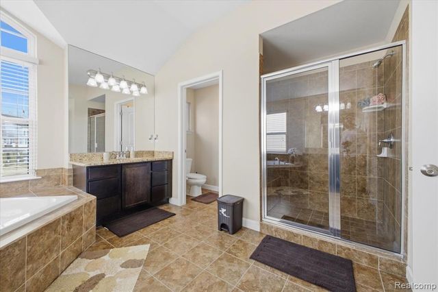 4930 E Stonegate Circle, Lake Orion, MI 48359