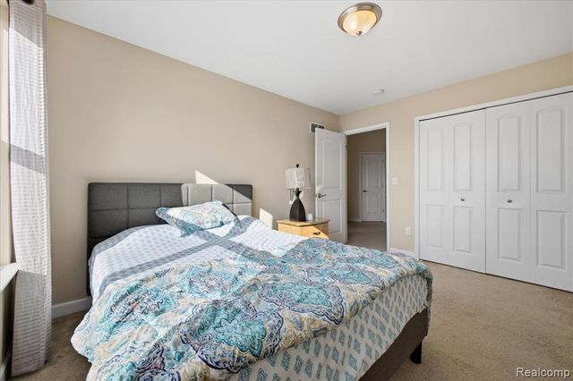 4930 E Stonegate Circle, Lake Orion, MI 48359