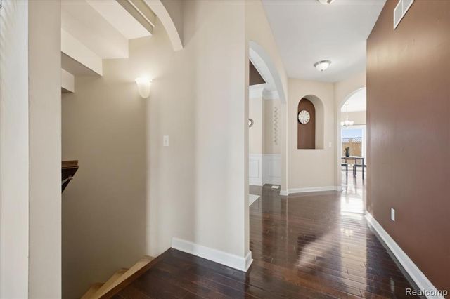 4930 E Stonegate Circle, Lake Orion, MI 48359