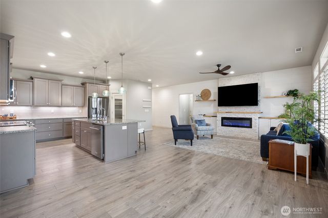 430 S Birch Street, Moses Lake, WA 98837