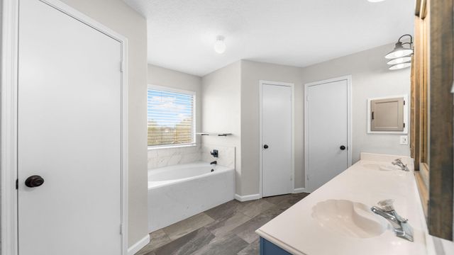 4810 Five Knolls Drive, Friendswood, TX 77546