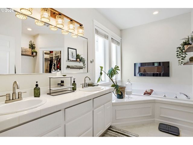 14580 Se TERRITORY Dr, Clackamas, OR 97015