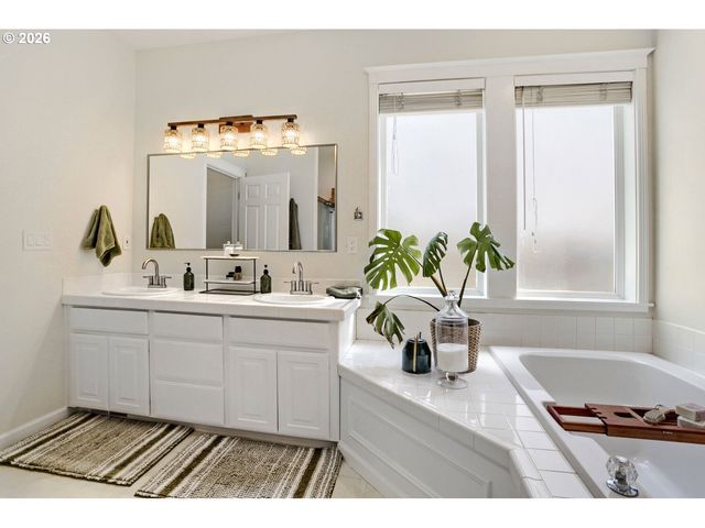 14580 Se TERRITORY Dr, Clackamas, OR 97015