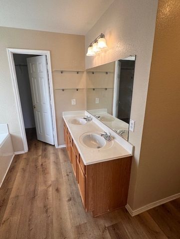 5880 Crestview Drive, Grand Prairie, TX 75052