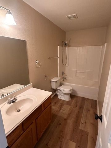 5880 Crestview Drive, Grand Prairie, TX 75052