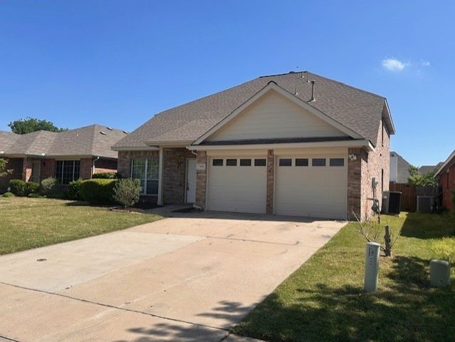 5880 Crestview Drive, Grand Prairie, TX 75052