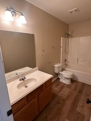 5880 Crestview Drive, Grand Prairie, TX 75052