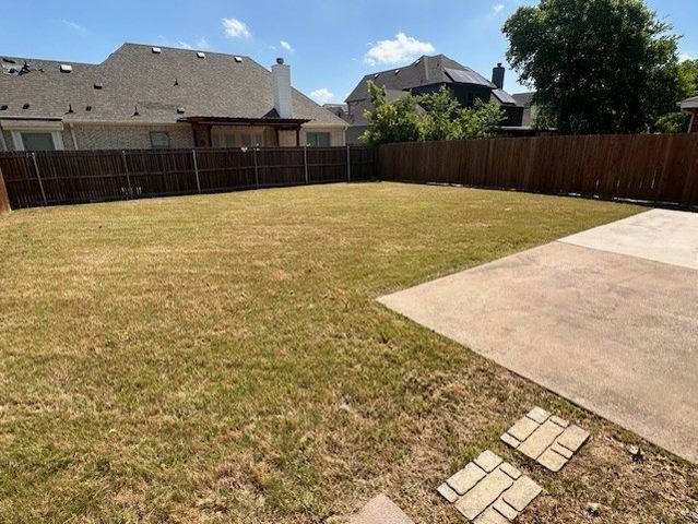 5880 Crestview Drive, Grand Prairie, TX 75052