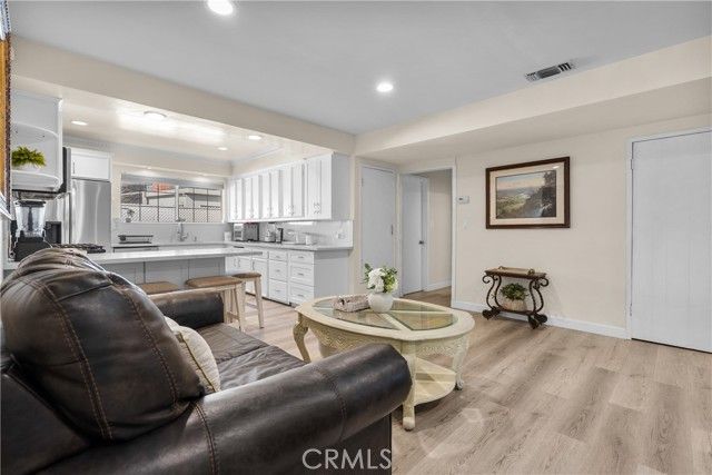 9559 Natick, North Hills (los Angeles), CA 91343