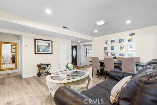 9559 Natick, North Hills (los Angeles), CA 91343