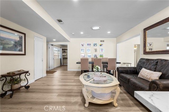 9559 Natick, North Hills (los Angeles), CA 91343