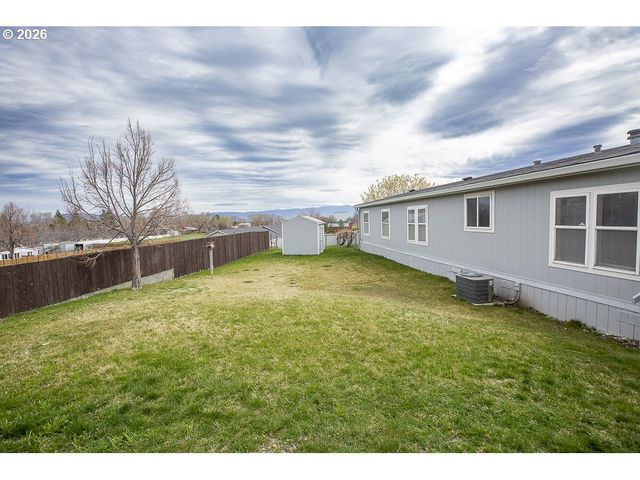 313 12TH St, La Grande, OR 97850
