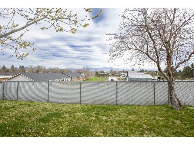 313 12TH St, La Grande, OR 97850