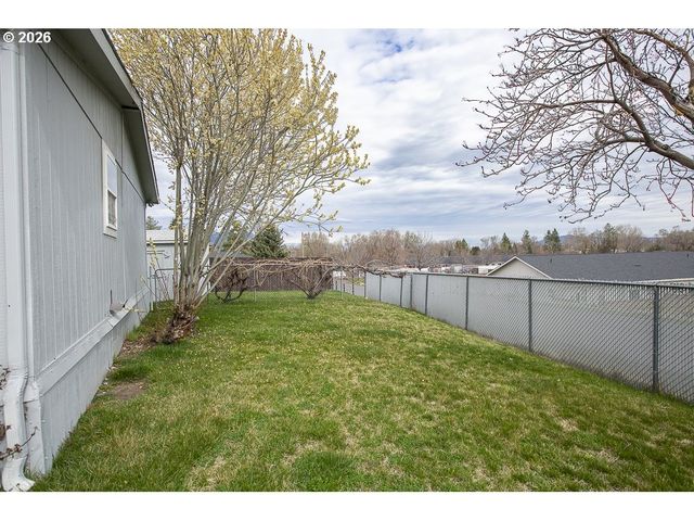 313 12TH St, La Grande, OR 97850