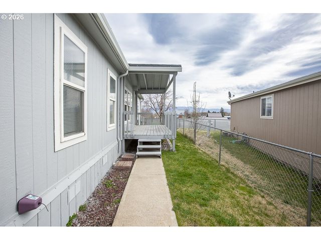 313 12TH St, La Grande, OR 97850