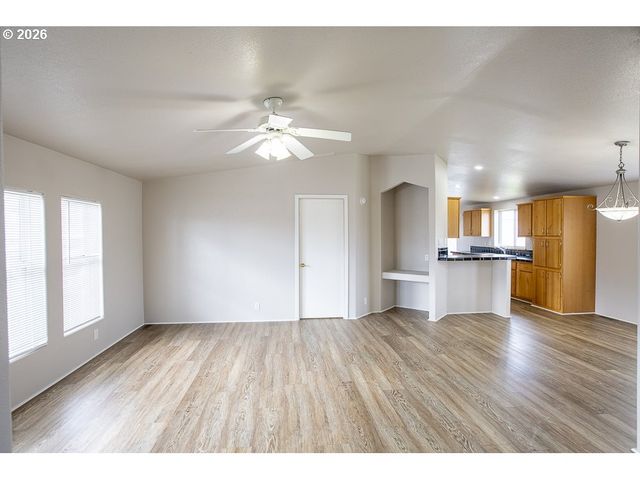 313 12TH St, La Grande, OR 97850