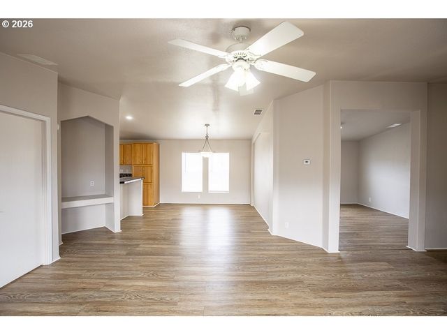 313 12TH St, La Grande, OR 97850