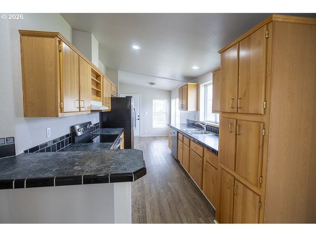 313 12TH St, La Grande, OR 97850