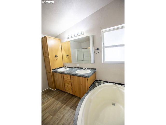 313 12TH St, La Grande, OR 97850