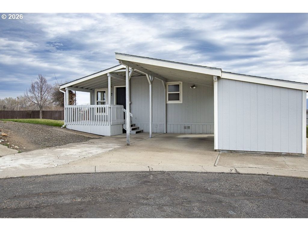 313 12TH St, La Grande, OR 97850