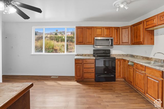 5352 S CHARLOTTE AVE, Kearns, UT 84118