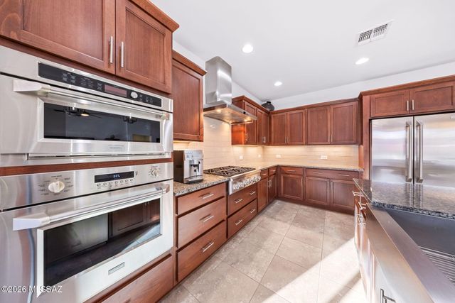 2396 E Sky Creek Drive, Green Valley, AZ 85614