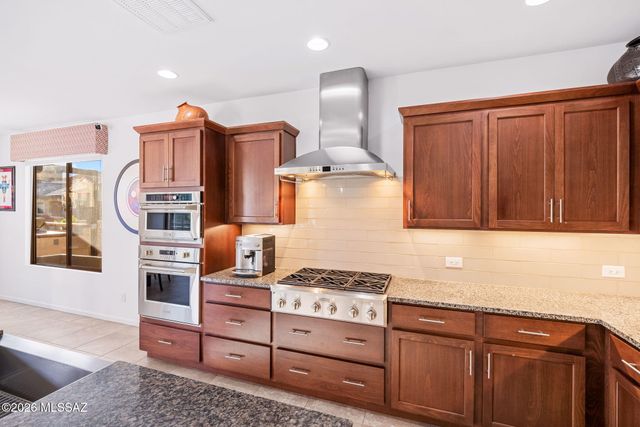 2396 E Sky Creek Drive, Green Valley, AZ 85614