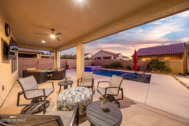 2396 E Sky Creek Drive, Green Valley, AZ 85614