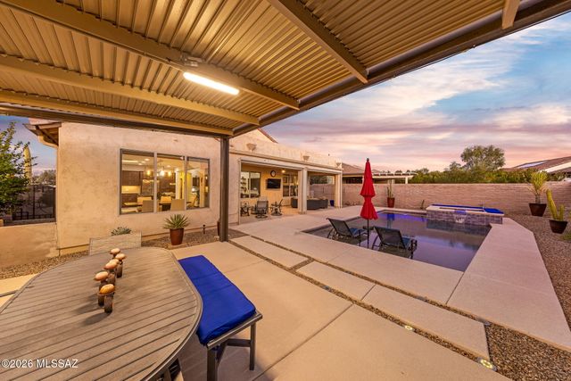 2396 E Sky Creek Drive, Green Valley, AZ 85614