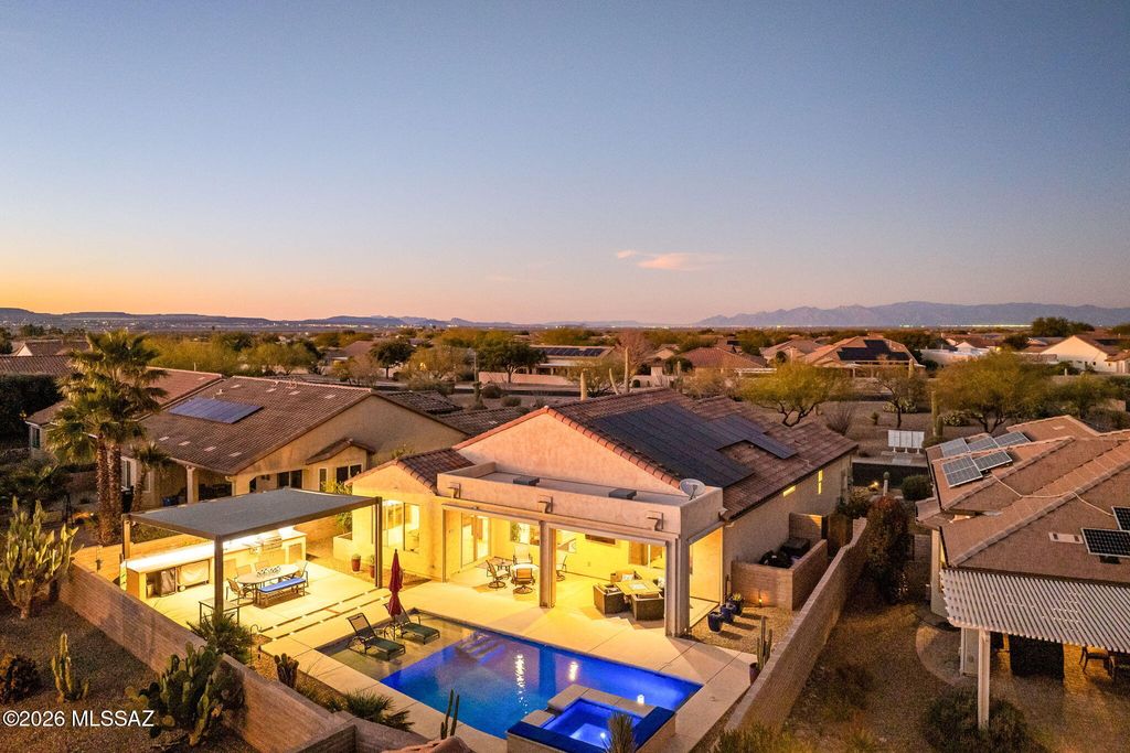 2396 E Sky Creek Drive, Green Valley, AZ 85614