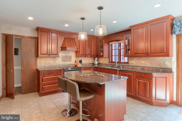 960 BEECH AVE, Hershey, PA 17033