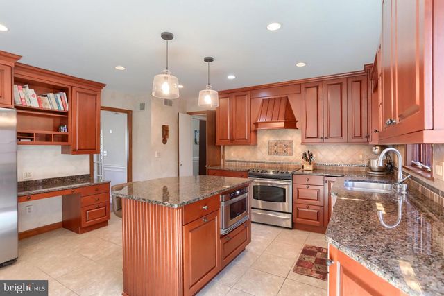 960 BEECH AVE, Hershey, PA 17033