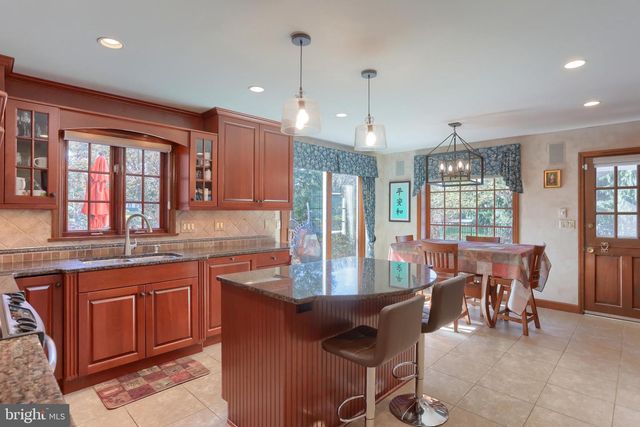 960 BEECH AVE, Hershey, PA 17033