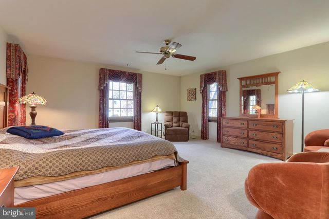 960 BEECH AVE, Hershey, PA 17033