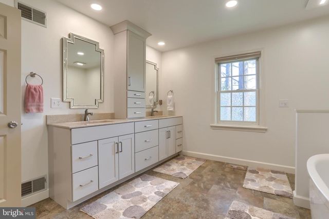 960 BEECH AVE, Hershey, PA 17033