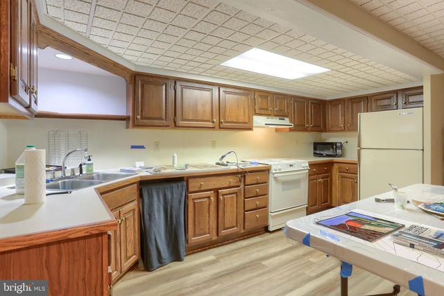 960 BEECH AVE, Hershey, PA 17033