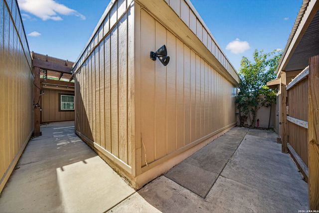 6750 Crown Ridge, San Antonio, TX 78239