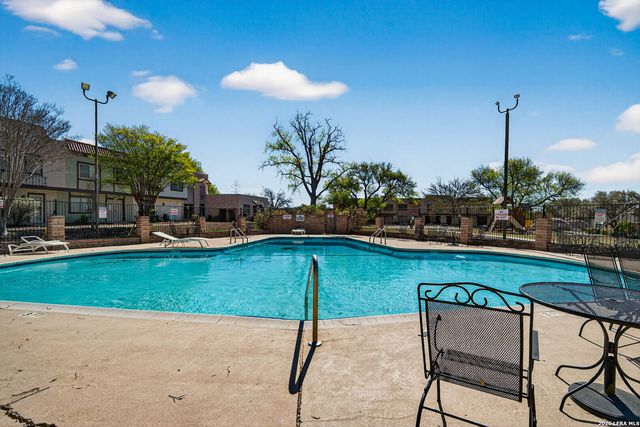 6750 Crown Ridge, San Antonio, TX 78239