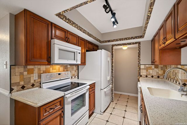 6750 Crown Ridge, San Antonio, TX 78239